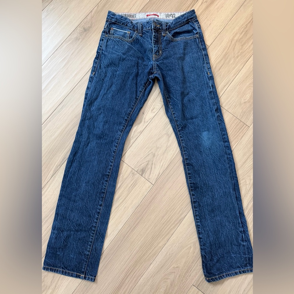Converse premium vintage straight, medium wash Blue Denim Jeans. 30x32